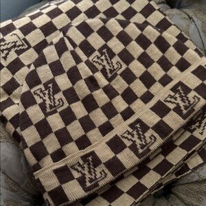 Authentic Louis Vuitton Brown and Tan Checkered Set Never worn. Scarf extra long